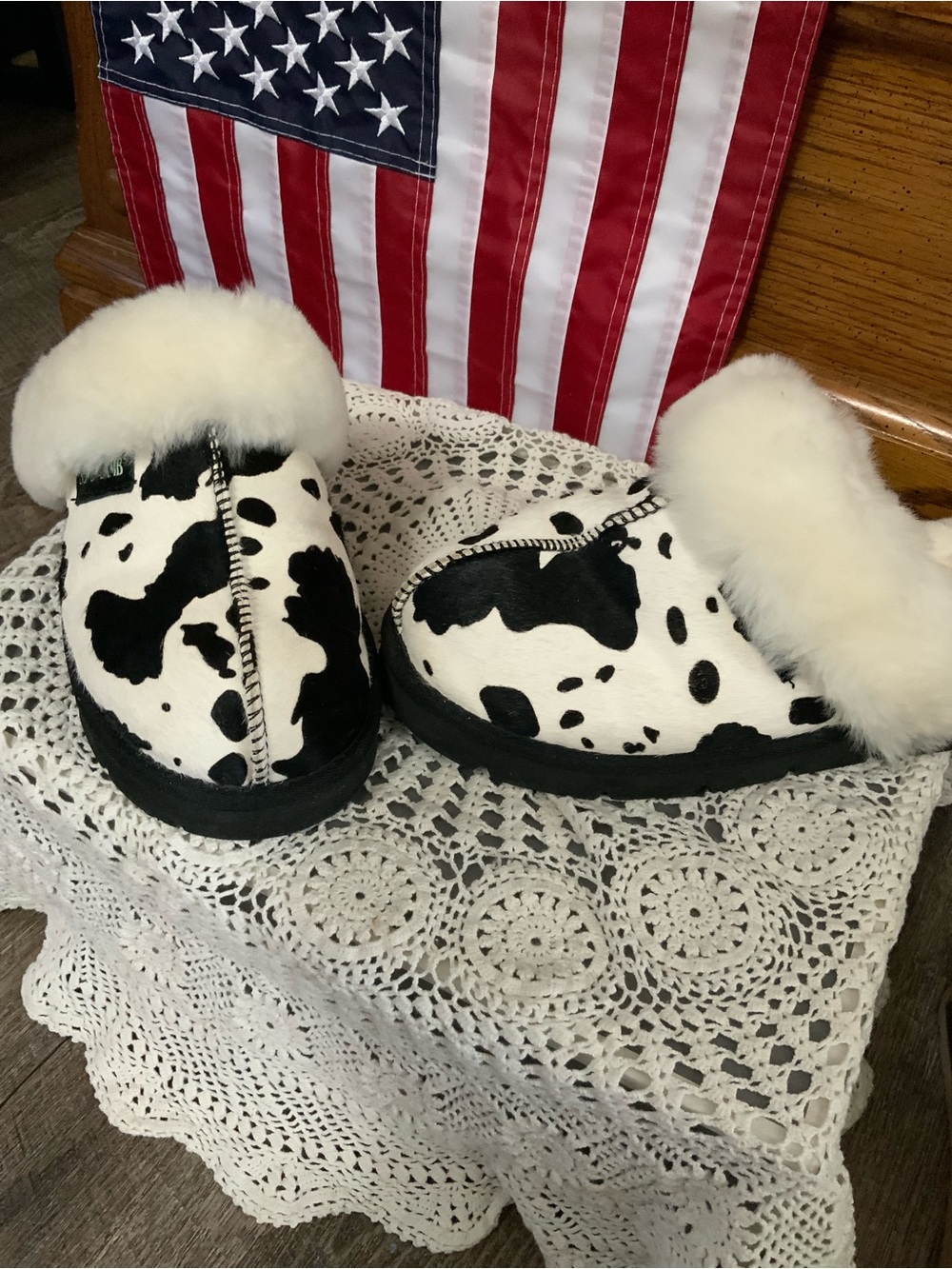 Cozy Cow-Print Faux Fur Lined Women's Slippers - Black & White
